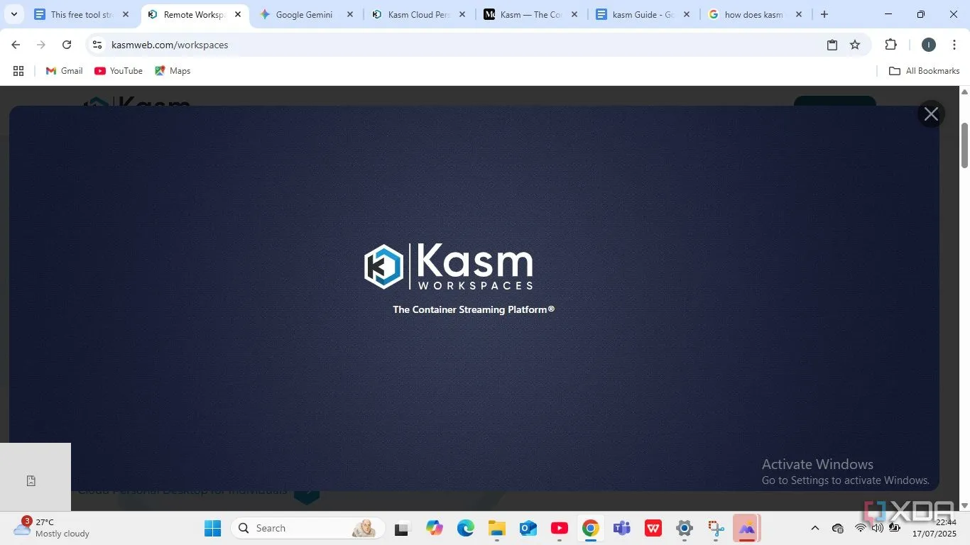 Một người dùng đang làm việc trong môi trường ảo hóa Kasm Workspace, với các container bảo mật được hiển thị trên màn hình. Hình ảnh minh họa cách Kasm sử dụng công nghệ container để bảo vệ dữ liệu và cô lập ứng dụng, tăng cường an toàn khi làm việc trực tuyến.