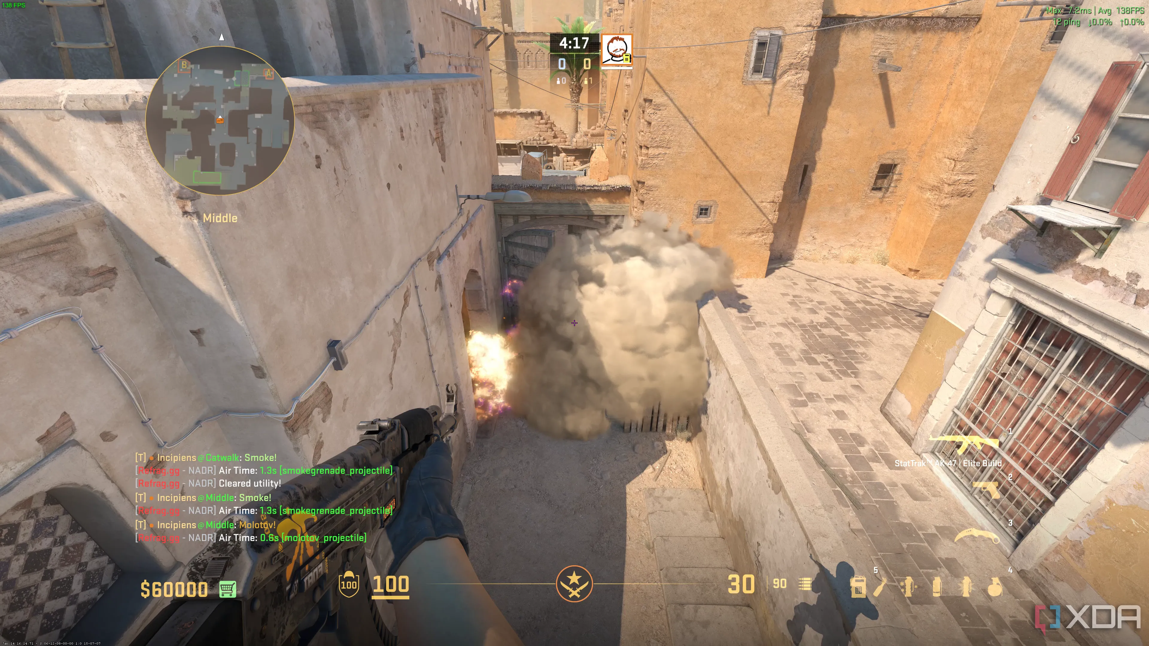 Người chơi Counter-Strike 2 nhìn về phía vụ nổ bom khói (smoke grenade), minh họa tầm quan trọng của utility