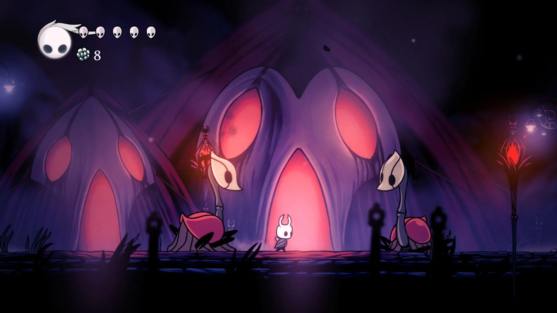 Nhân vật chính Hollow Knight và hai sinh vật trong thế giới Hallownest, minh họa cho một trong những tựa game indie có sức ảnh hưởng văn hóa sâu sắc.