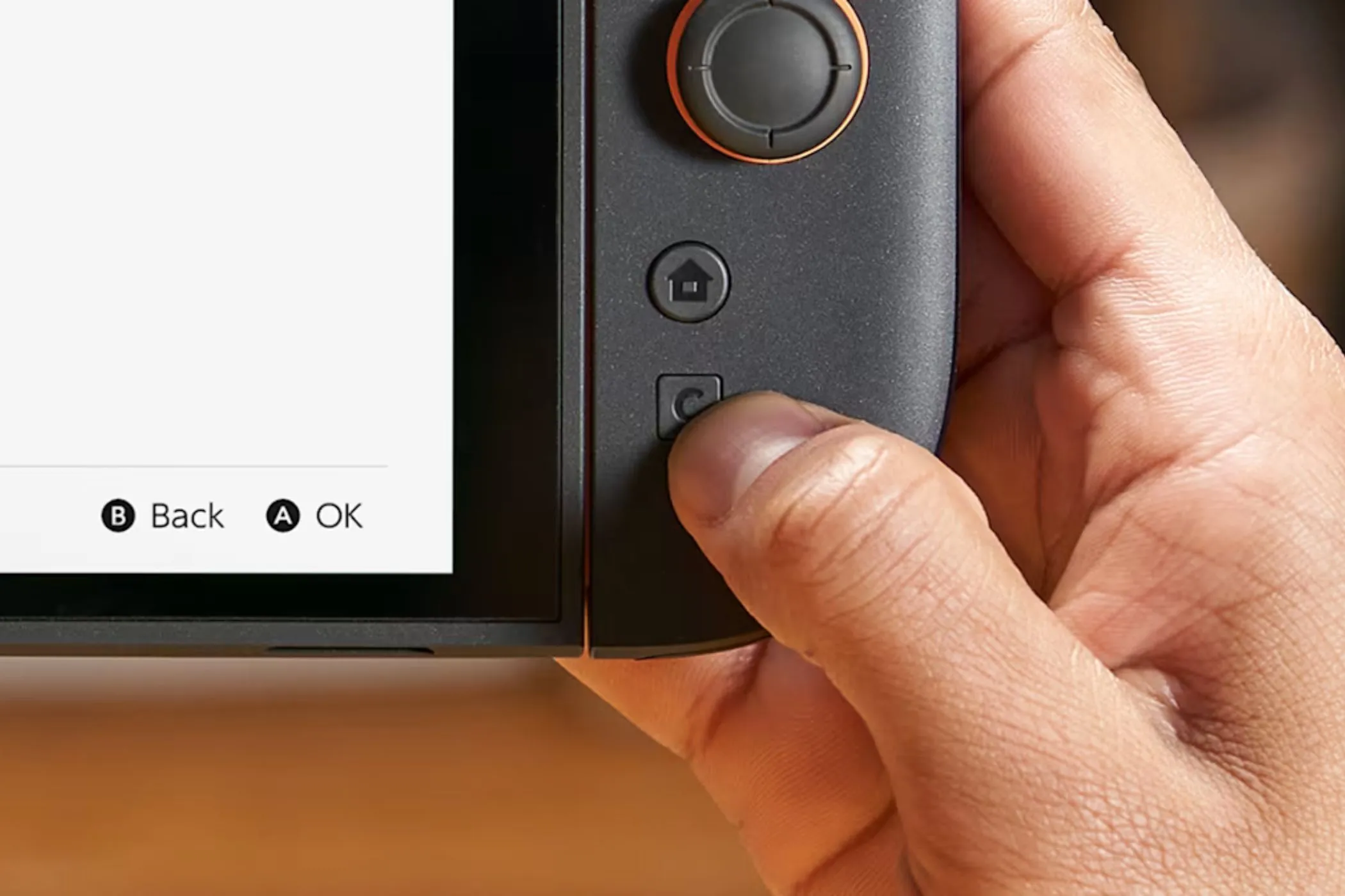 Nút bấm trên Joy-Con 2 của Nintendo Switch 2, cho phép truy cập tính năng Game Chat độc quyền