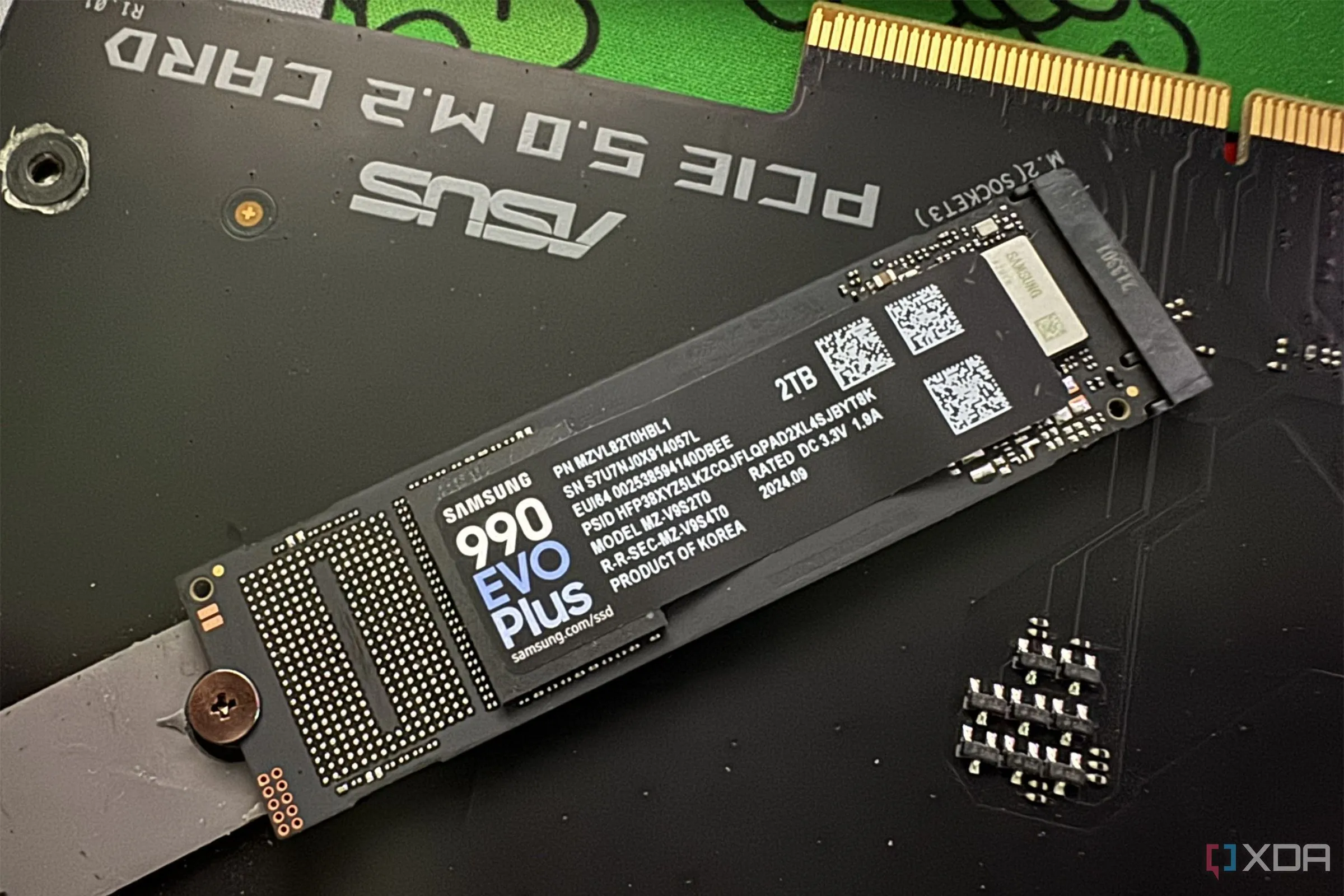 Ổ cứng SSD Samsung 990 Evo Plus gắn trên card chuyển đổi PCIe