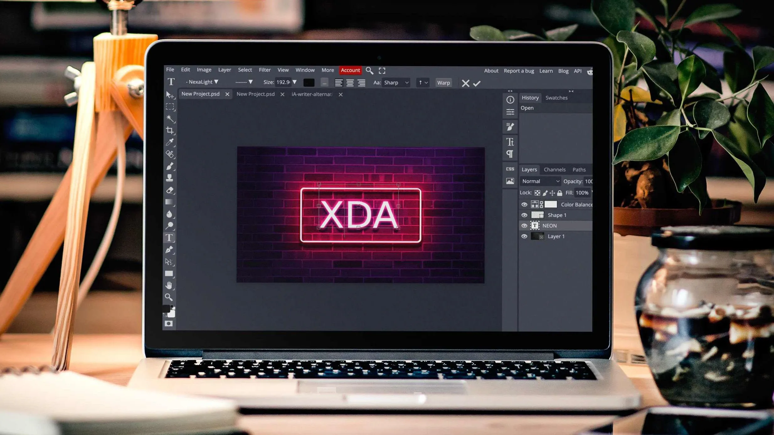 Photopea đang chỉnh sửa hình ảnh, thể hiện khả năng thay thế Photoshop và Lightroom hiệu quả
