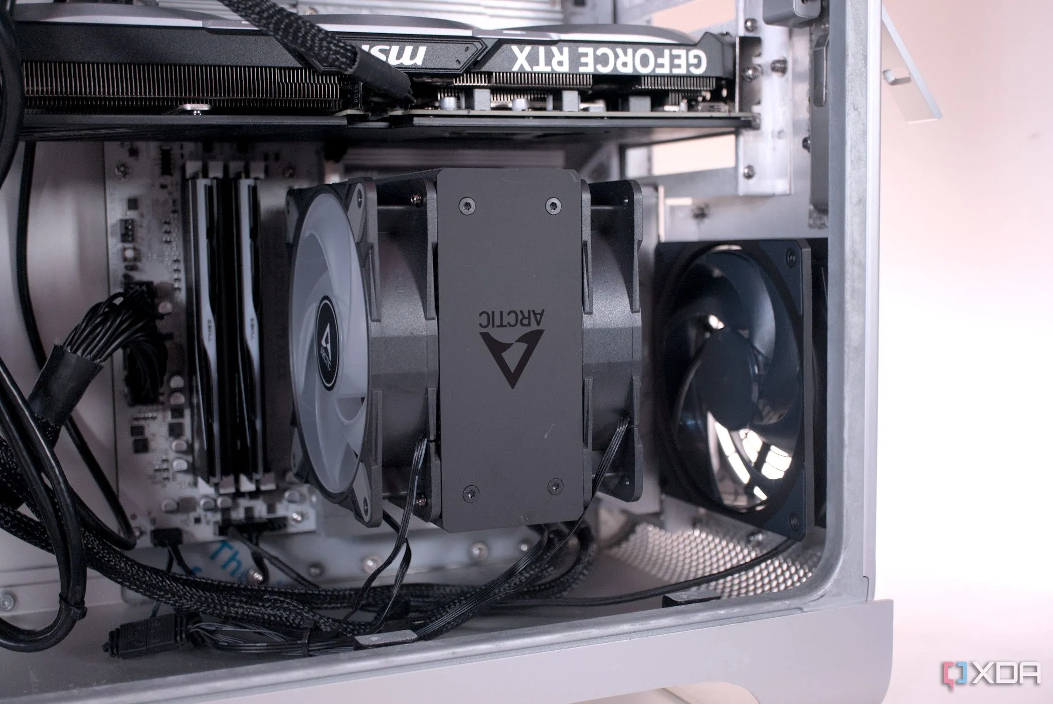 Quạt tản nhiệt CPU Project G5 bên trong vỏ máy tính