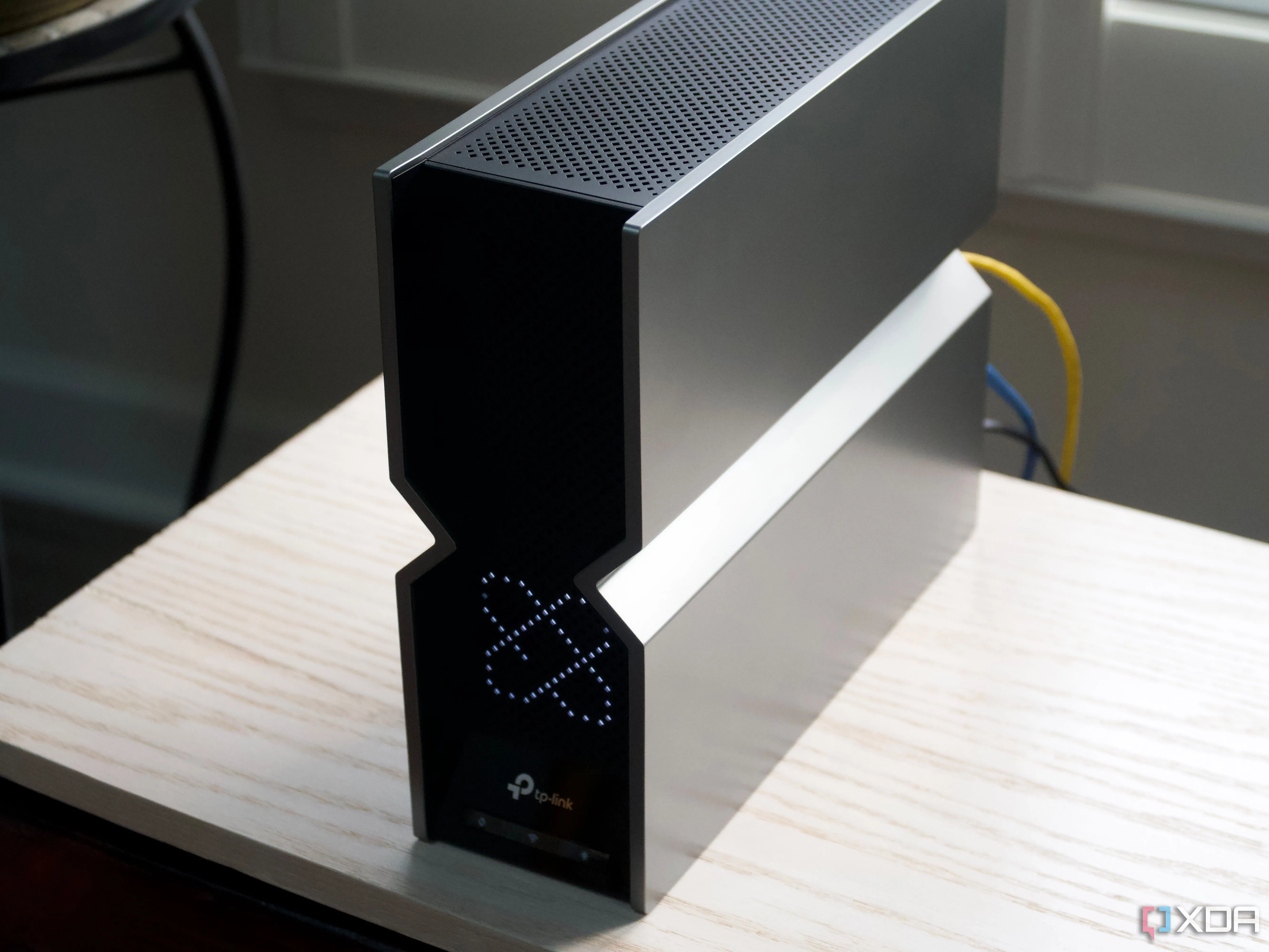 Router Wi-Fi 7 TP-Link Archer BE800 với thiết kế tri-band BE19000 và các cổng Multi-Gig