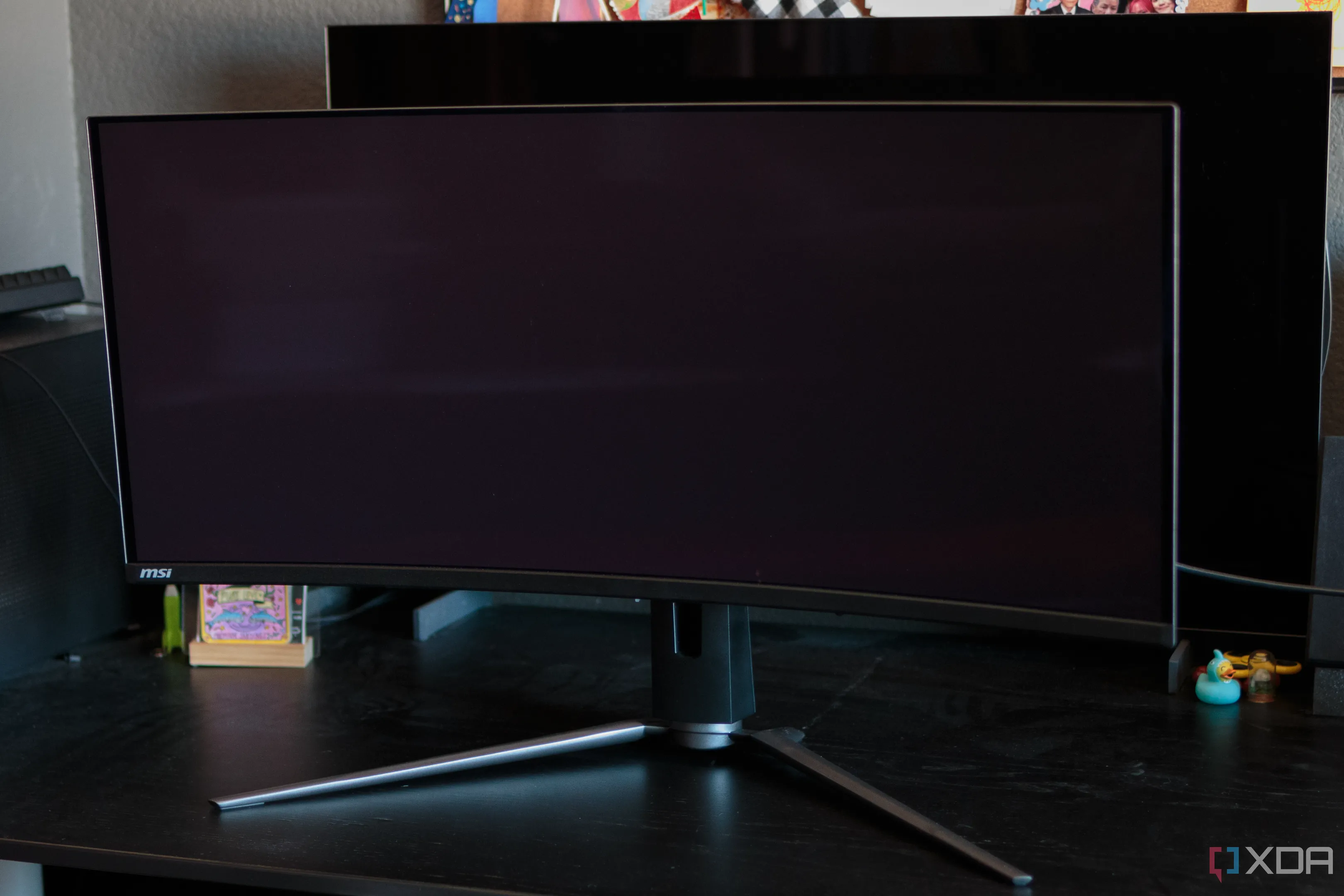 So sánh khả năng hiển thị màu đen sâu ấn tượng của màn hình MSI QD-OLED và LG W-OLED