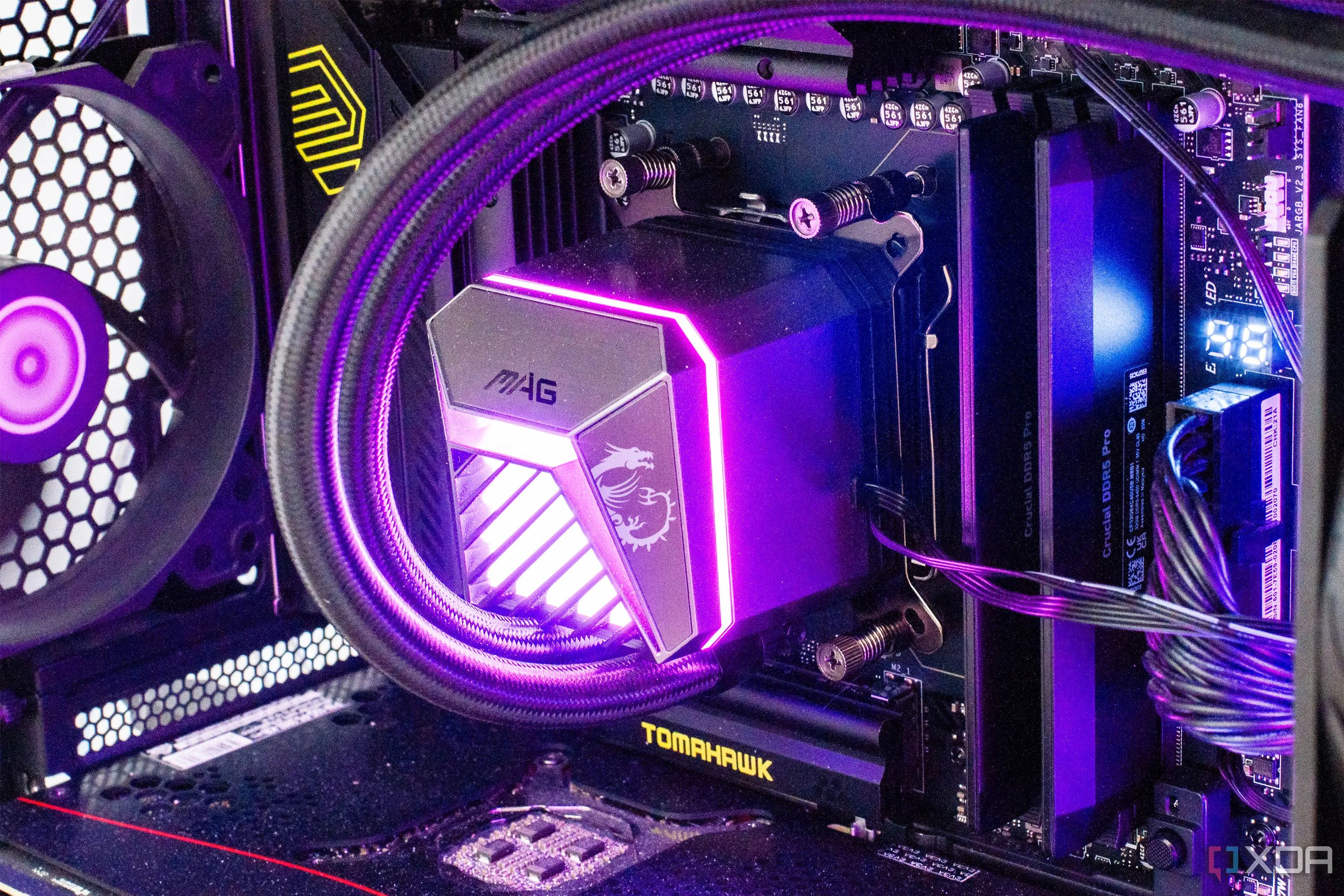 Tản nhiệt CPU được lắp đặt trên bo mạch chủ MSI MAG X870E Tomahawk Wifi