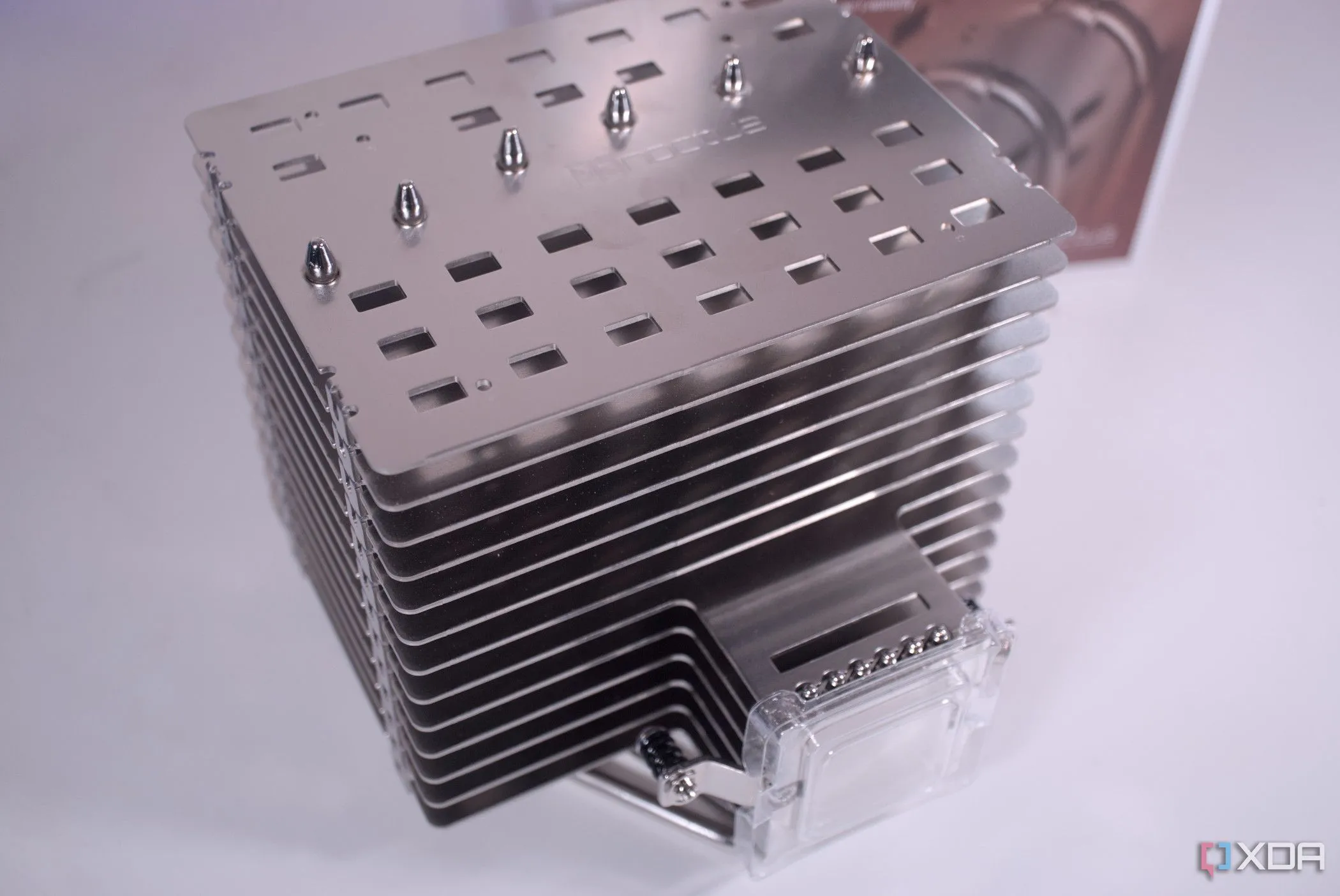 Tản nhiệt CPU thụ động Noctua NH-P1 với thiết kế không quạt, mang lại hiệu suất làm mát ấn tượng và sự yên tĩnh tuyệt đối.