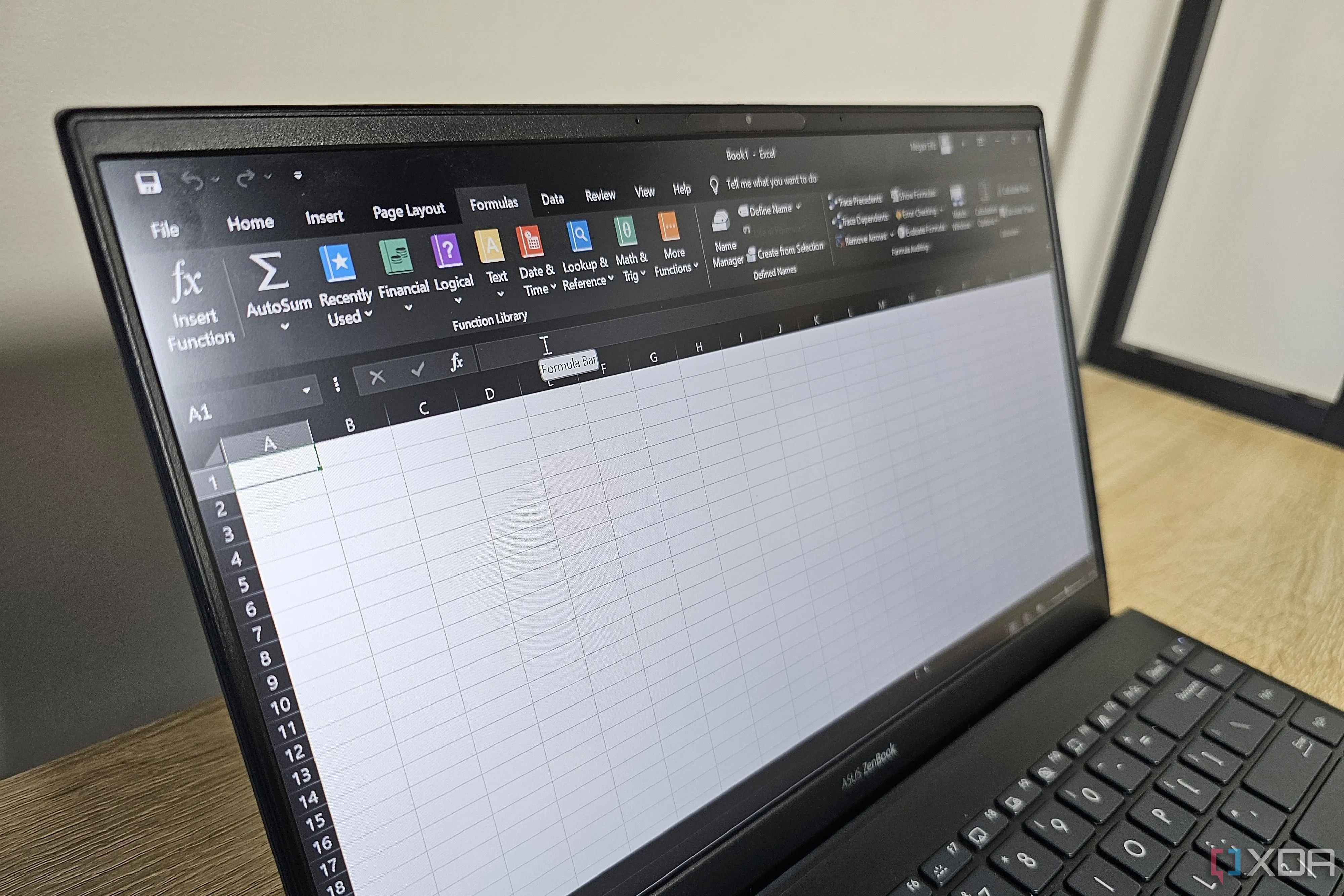 Thẻ Formulas trong Excel trên laptop