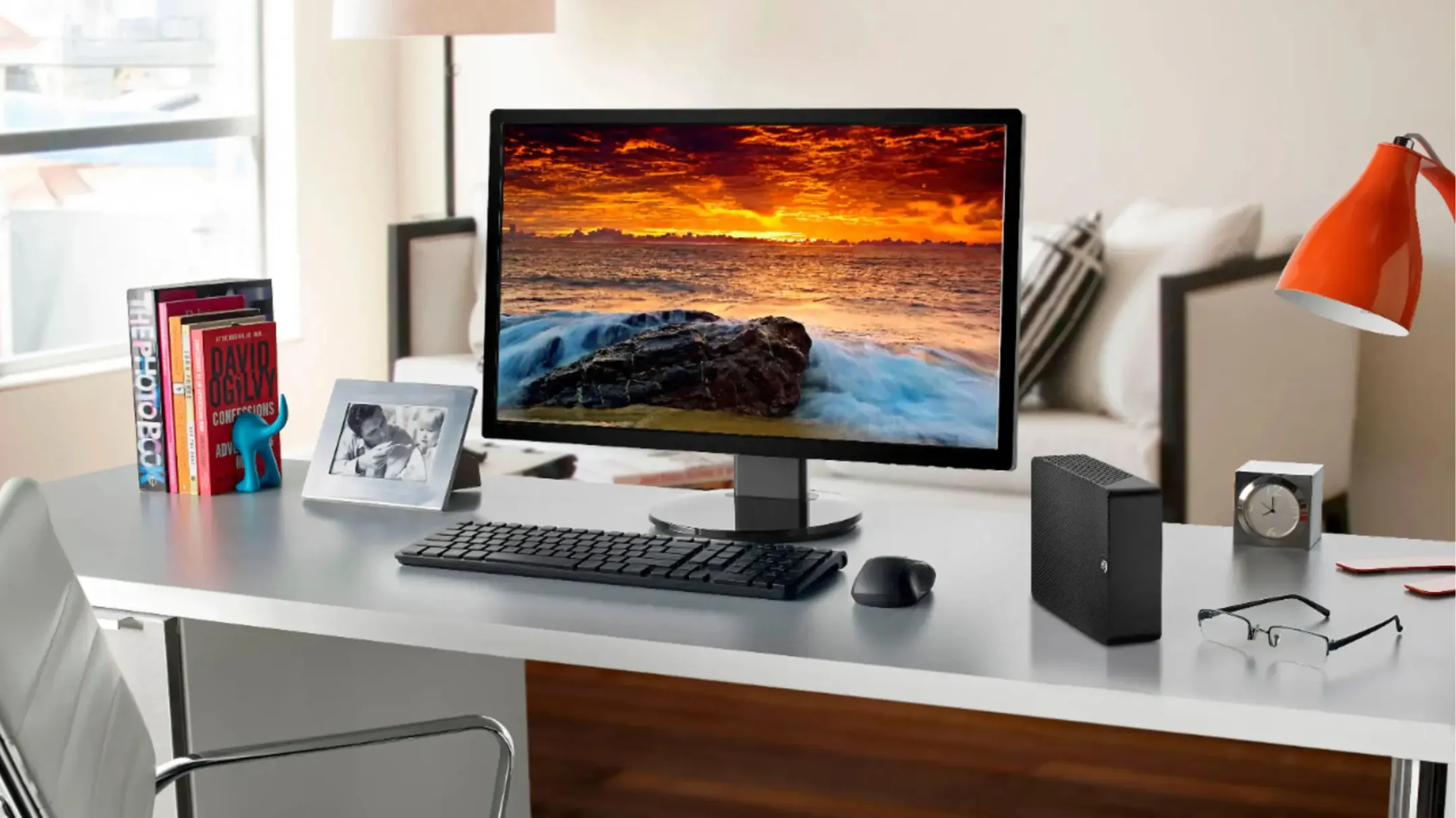 Thiết kế mặt sau ổ cứng gắn ngoài Seagate Expansion với cổng USB 3.0 và cổng nguồn