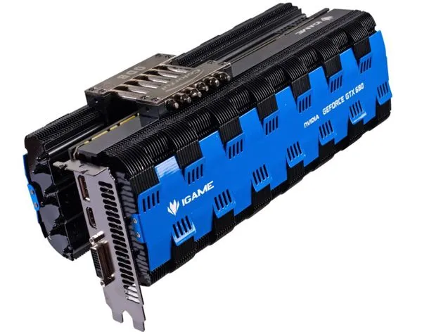 Thiết kế tản nhiệt thụ động khổng lồ của Colorful iGame GTX 680, với nhiều ống đồng và lá tản nhiệt, không cần quạt làm mát.