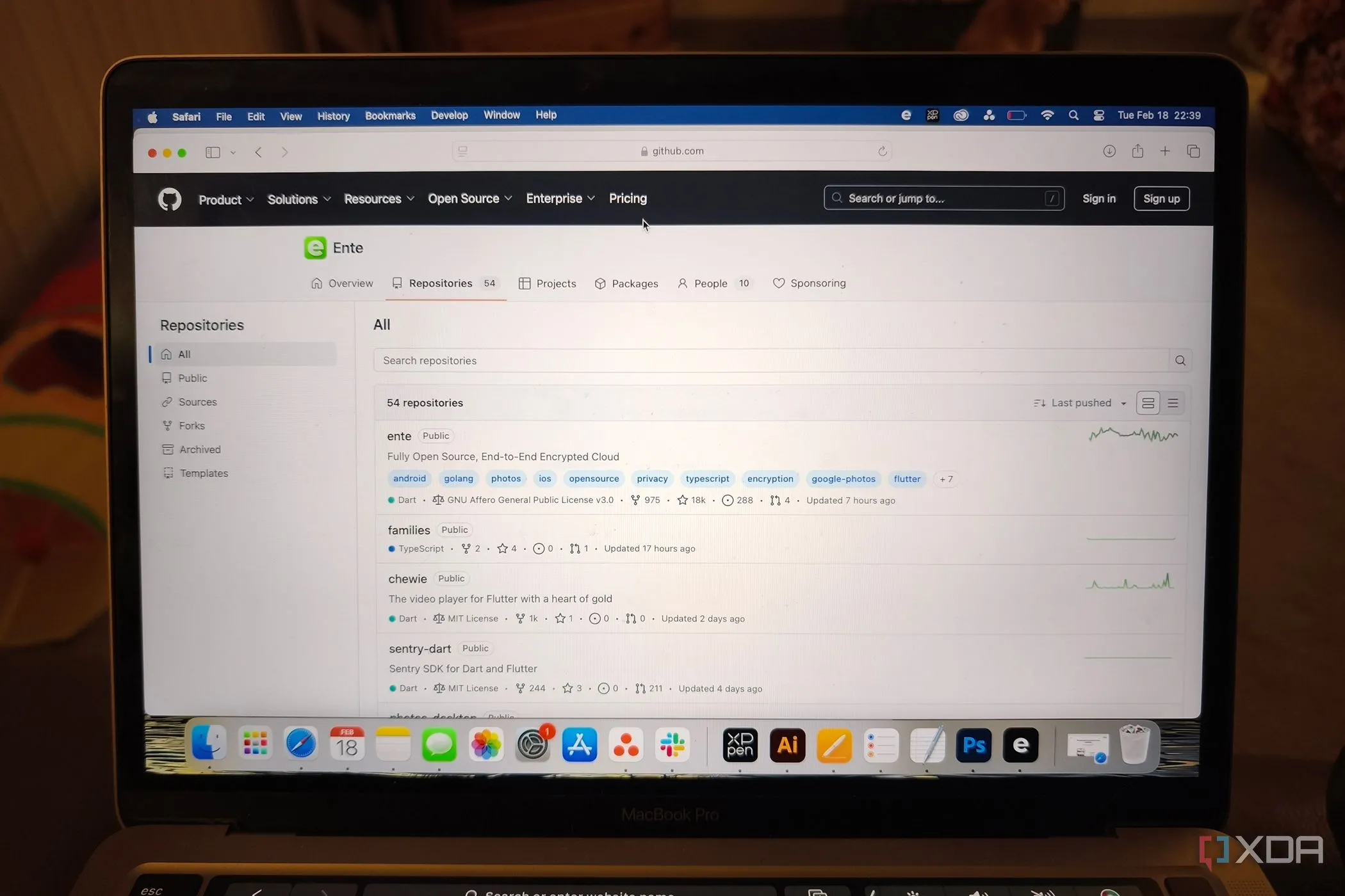 Trang GitHub chính thức của Ente Photos hiển thị mã nguồn mở và thông tin dự án