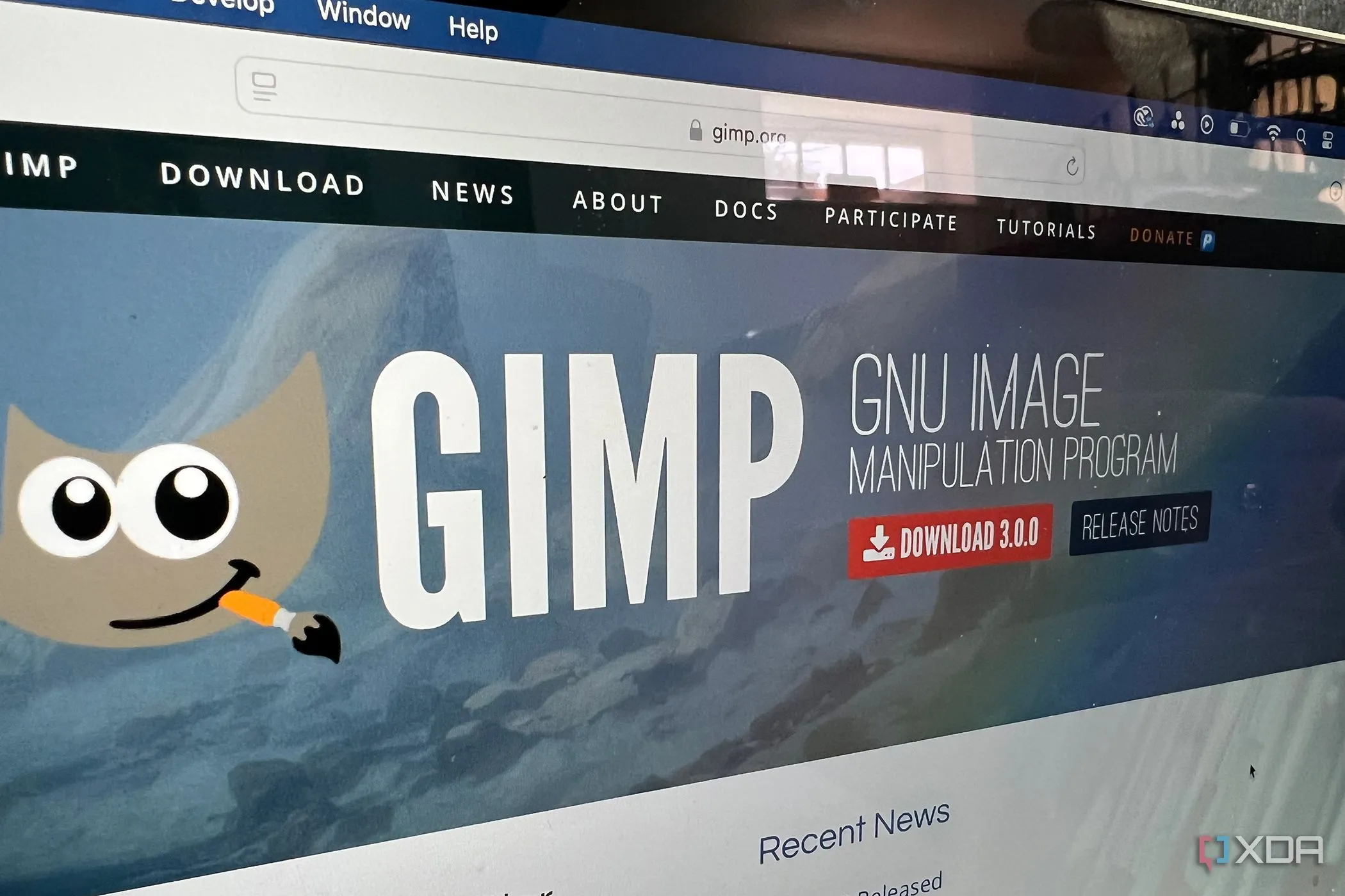 Trang tải GIMP 3.0 trên màn hình MacBook, một lựa chọn miễn phí thay thế Photoshop