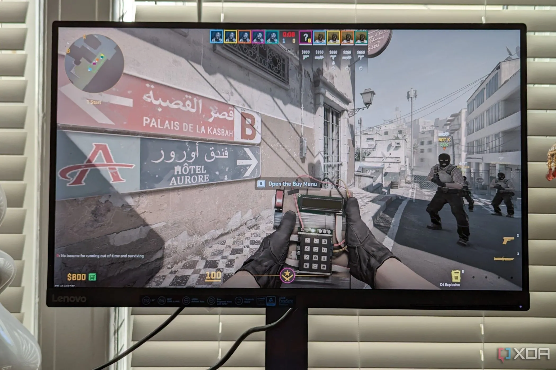 Trò chơi Counter-Strike 2 đang chạy trên màn hình Lenovo G27q-30, thể hiện hiệu suất game sau khi nén