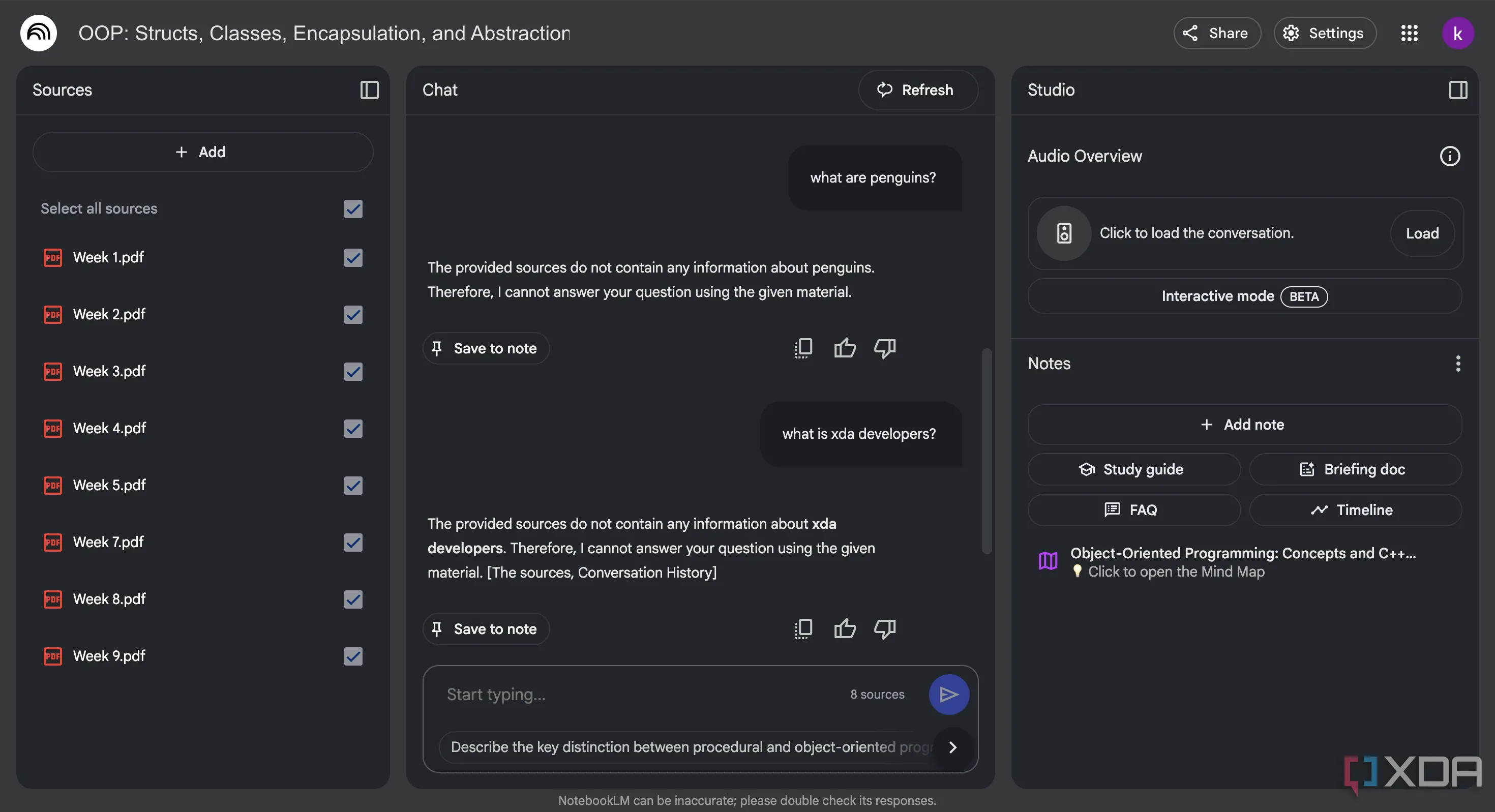 Tương tác chat với NotebookLM hỏi về XDA Developers và tính năng dẫn nguồn