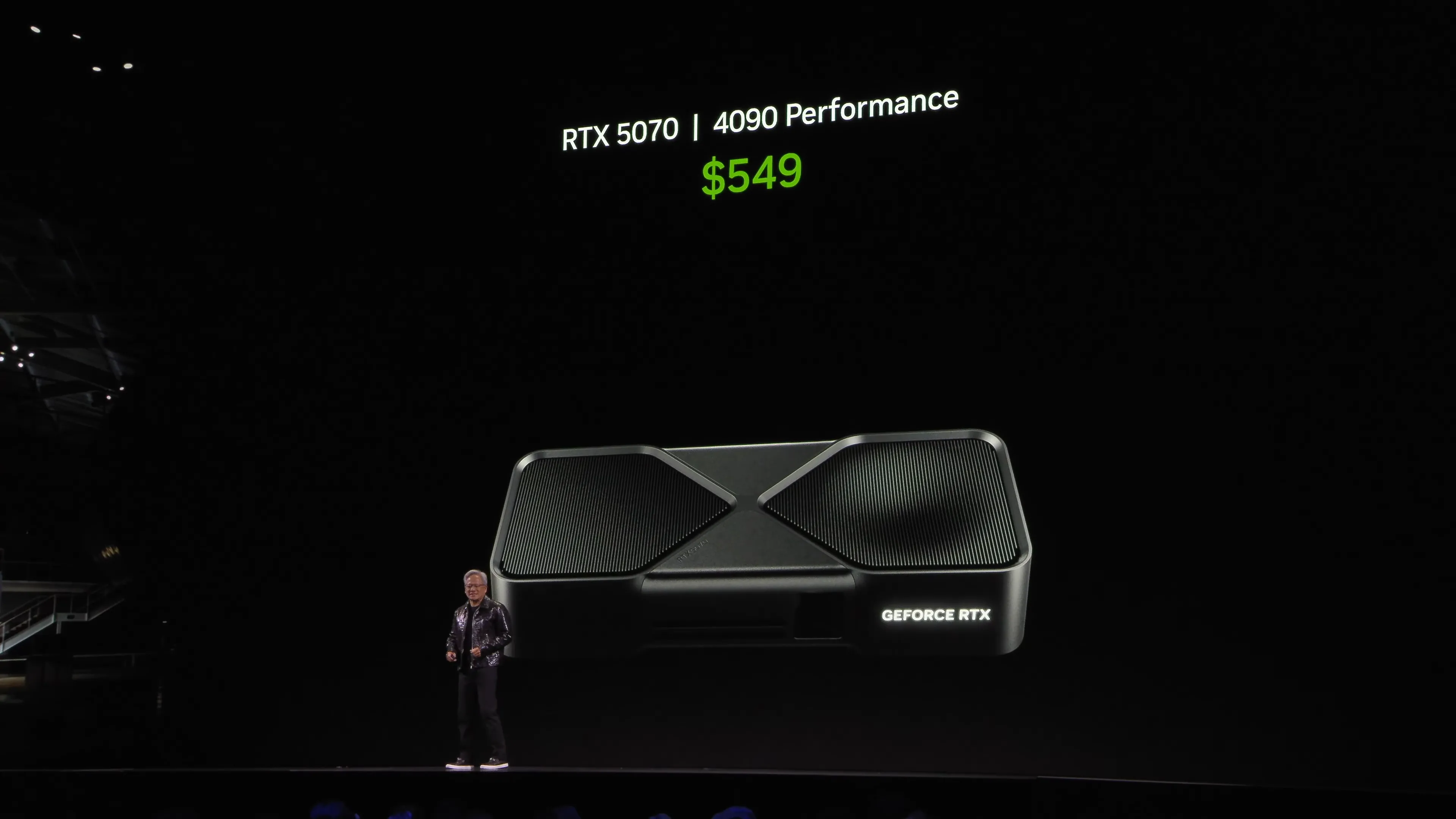 Tuyên bố hiệu suất RTX 5070 của Jensen Huang tại CES 2025