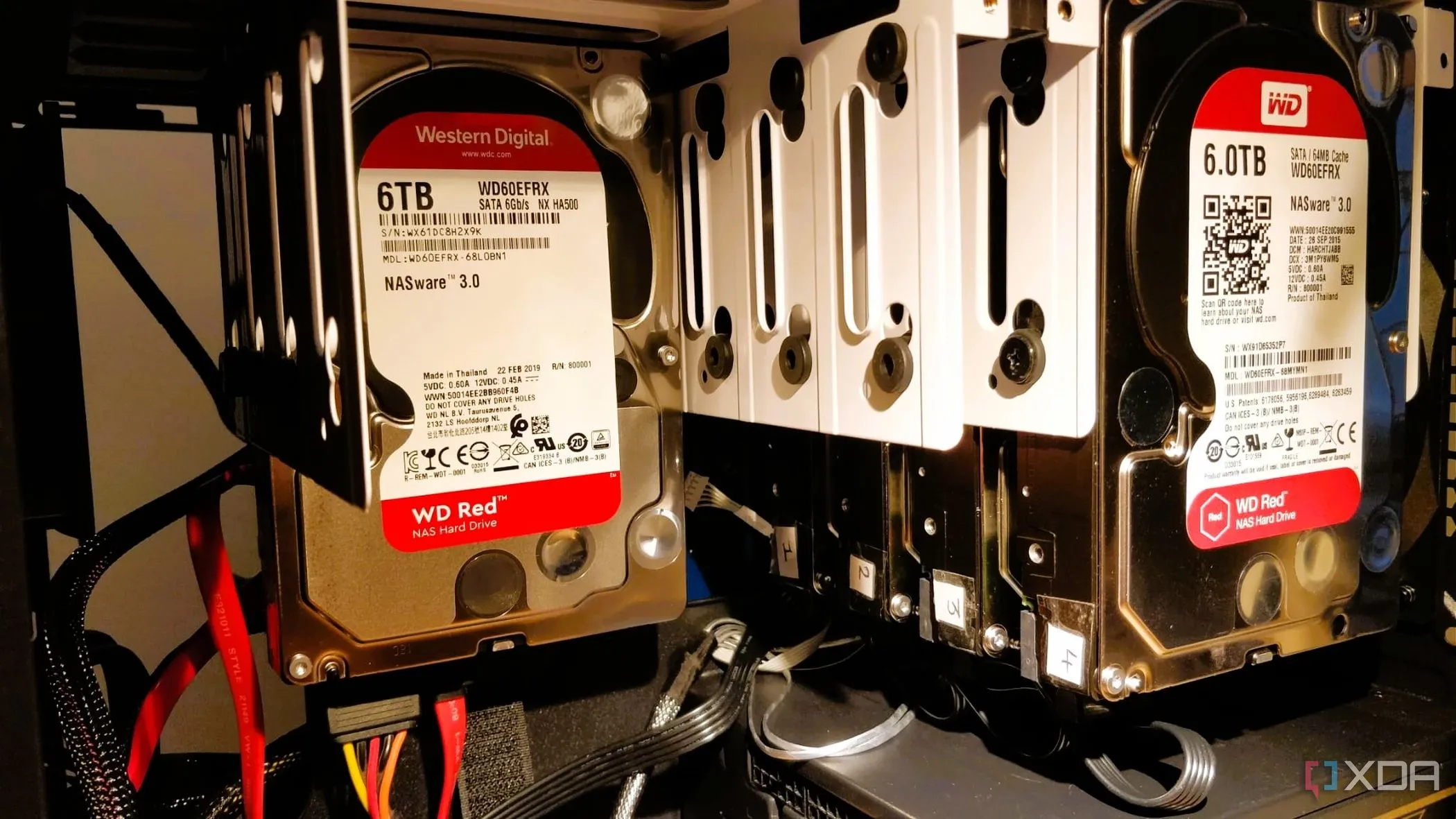 Vỏ caddy đựng các ổ cứng HDD chuyên dụng